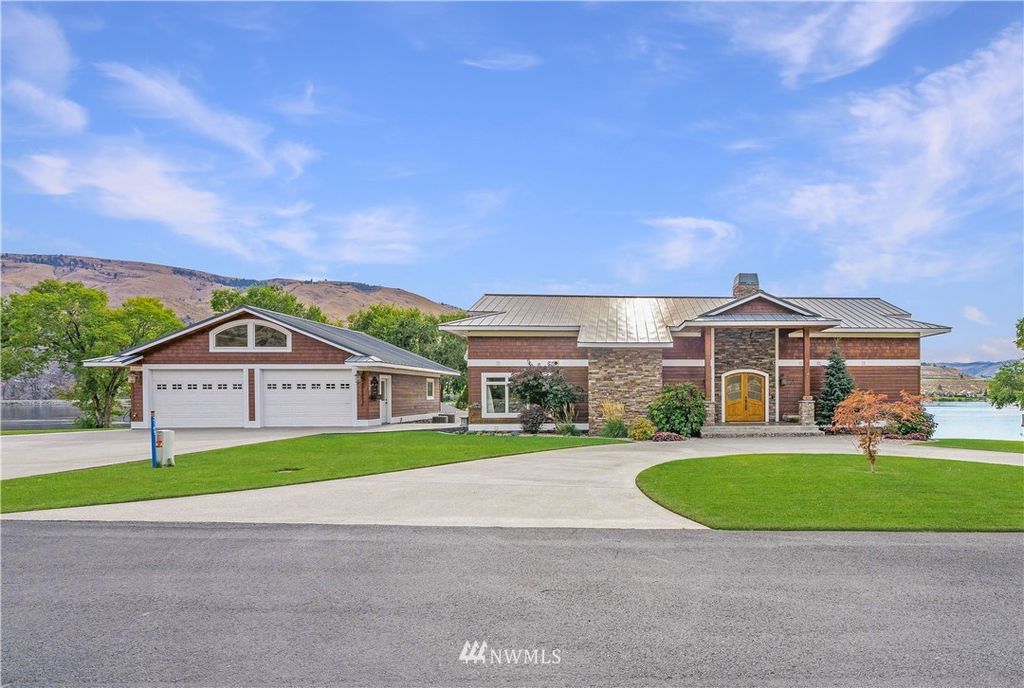2155 Summer Camp Rd, Chelan, WA 98816