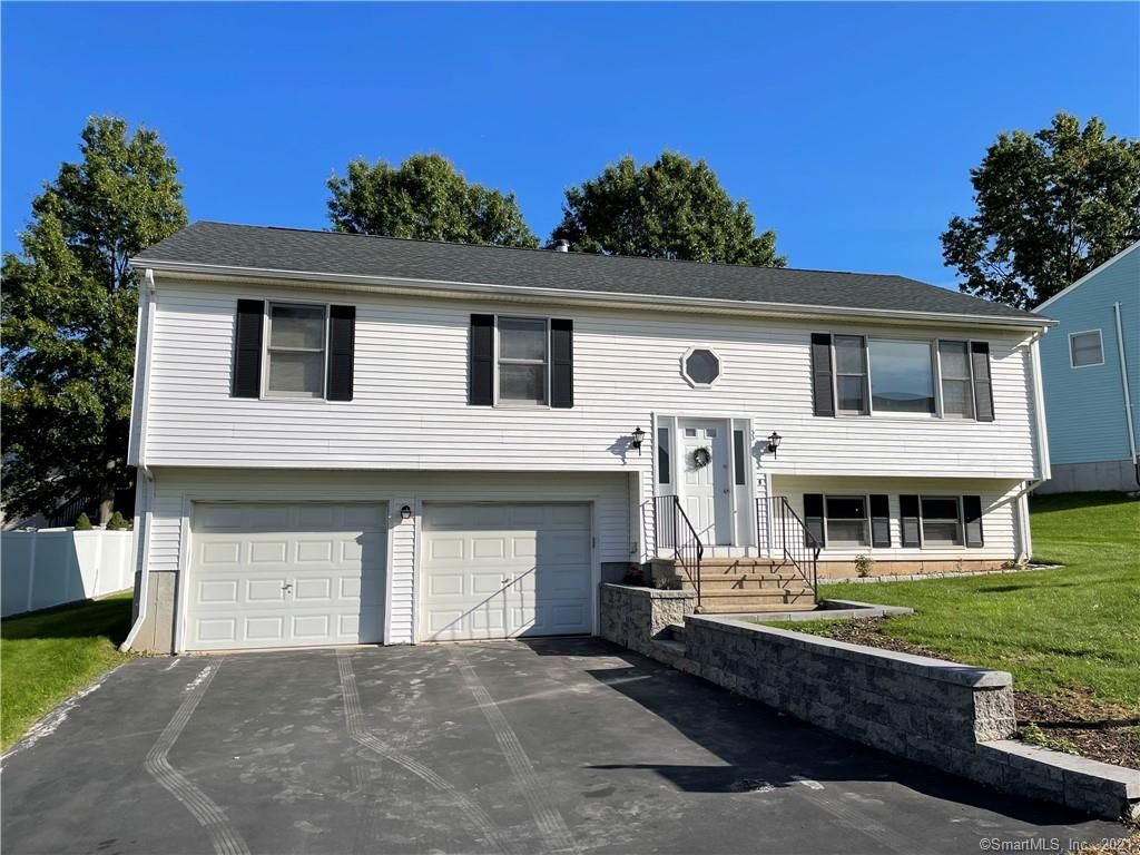 33 Gentile Pl, Branford, CT 06405