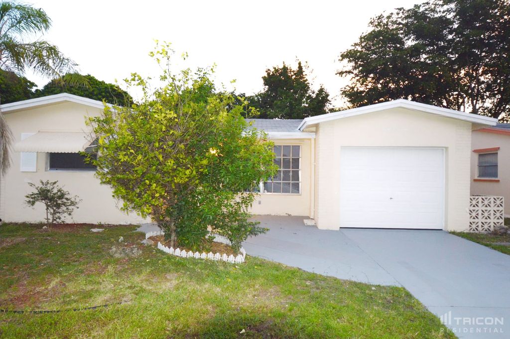 841 SW 63rd Ave, North Lauderdale, FL 33068