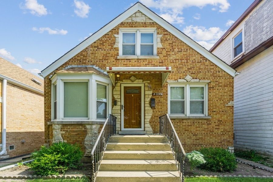 4555 N Moody Ave, Chicago, IL 60630