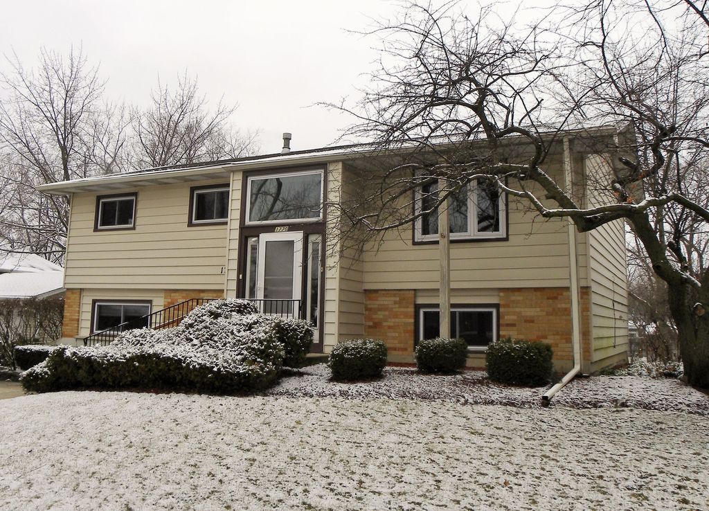 1770 N  Newport Rd, Hoffman Estates, IL 60169