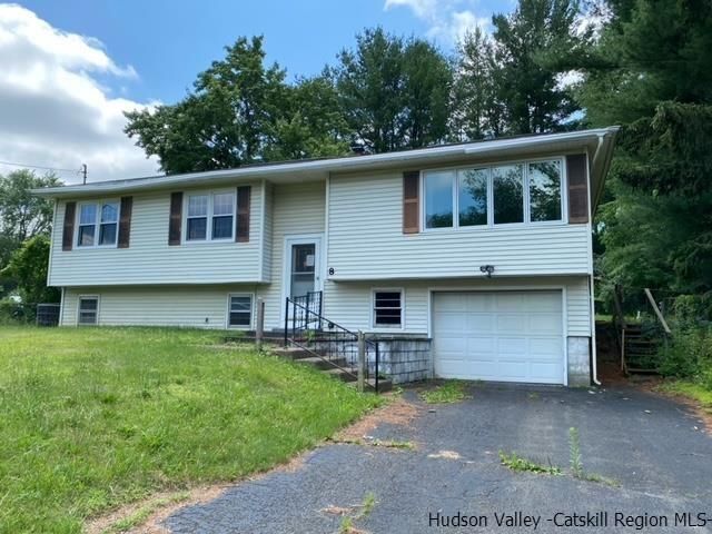 8 Cross St, Castleton, NY 12033