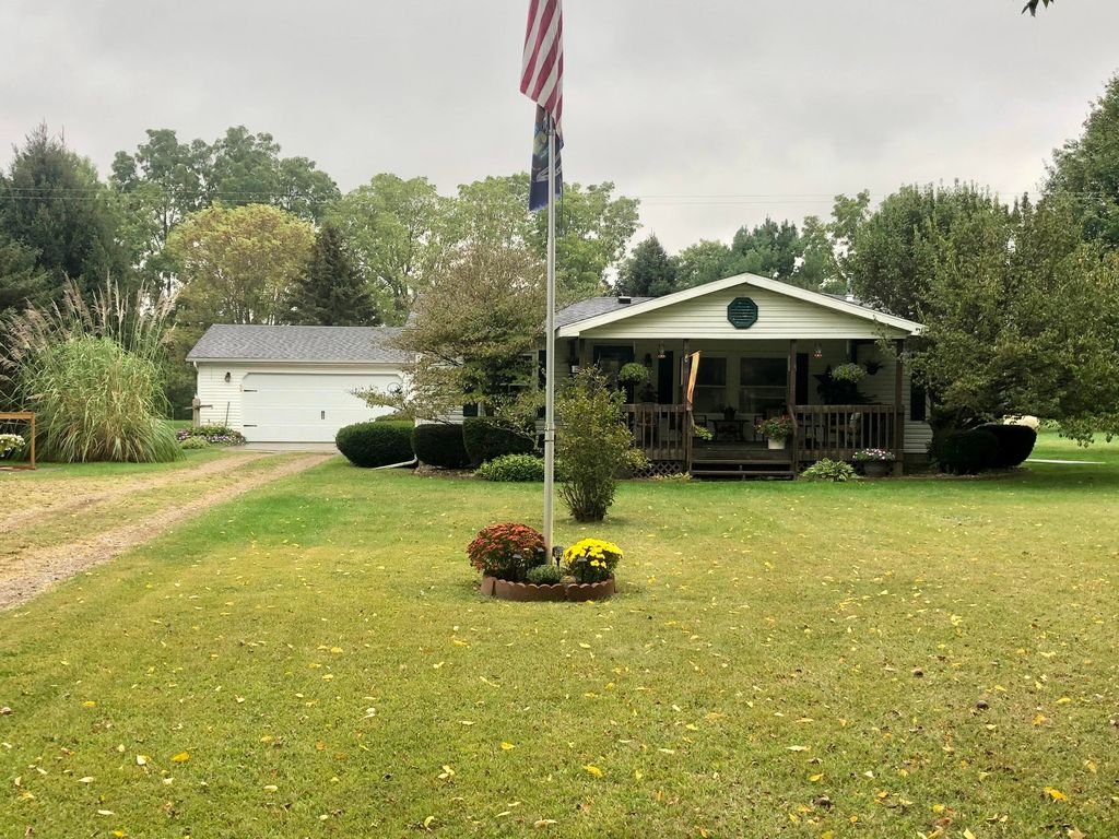 11566 R Dr S, Burlington, MI 49029