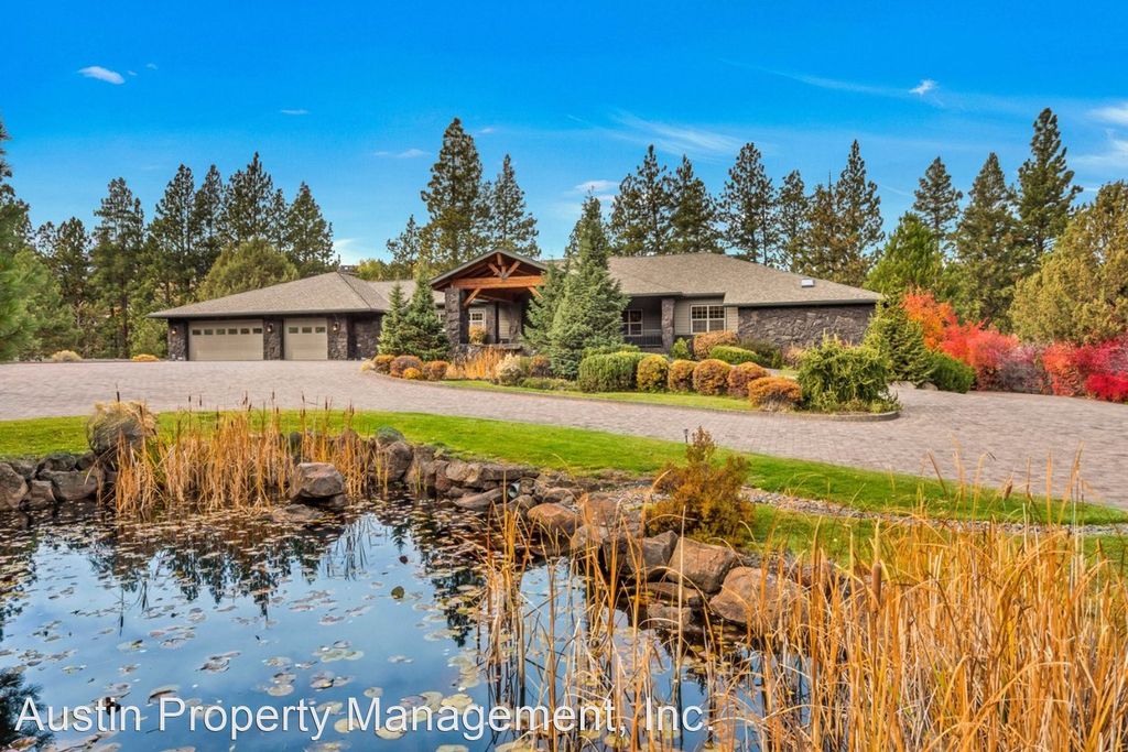 2225 Lakeside Pl, Bend, OR 97703