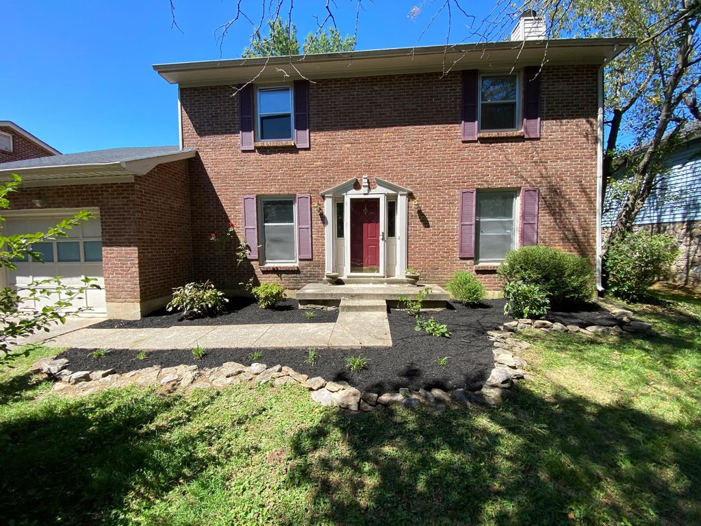 882 Jairus Dr, Lexington, KY 40515