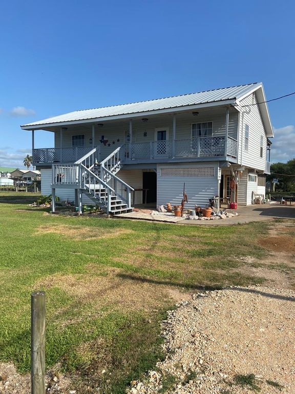 753 County Road 209, Bay City, TX 77414