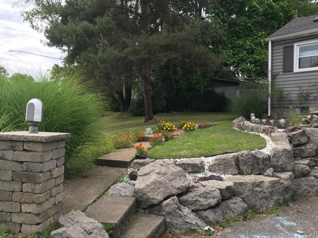 1255 E Connelly Blvd, Sharon, PA 16146
