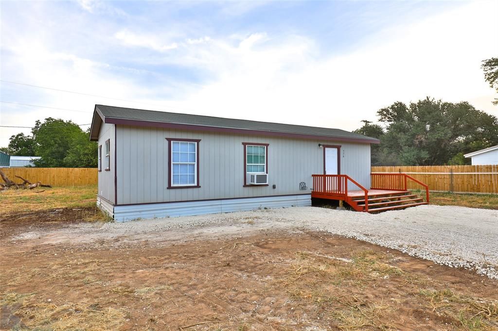 526 Avenue B, Lawn, TX 79530