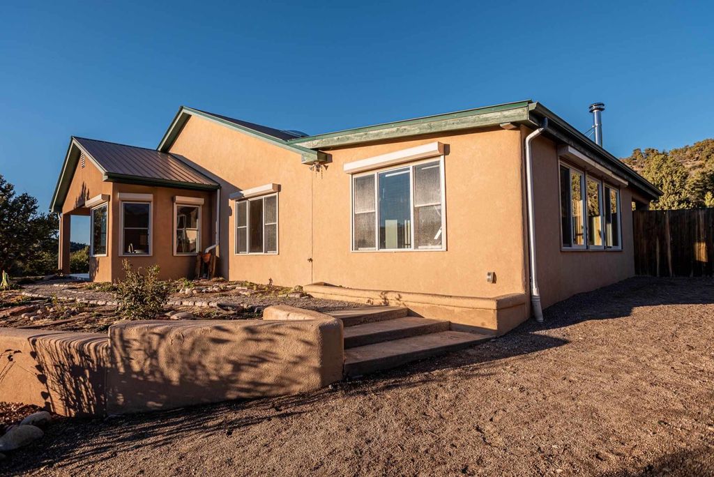 774 County Road 69, Dixon, NM 5 Bed, 4 Bath SingleFamily Home 40
