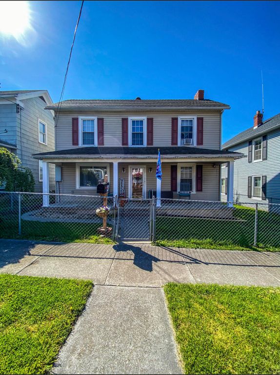 211 E Holly St, Covington, VA 24426
