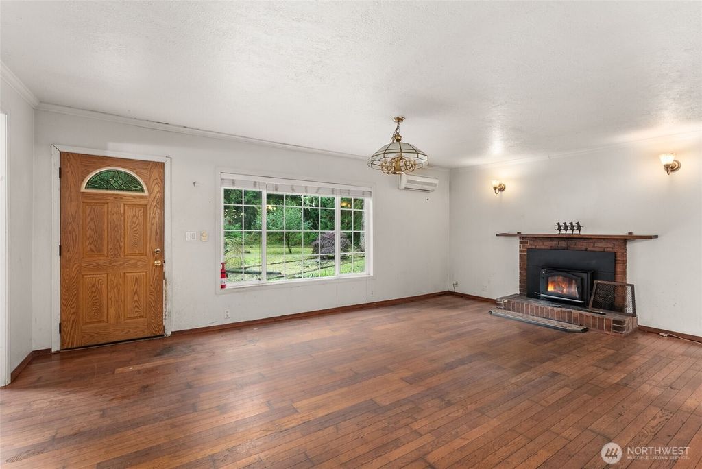 view 7th full size image of this home