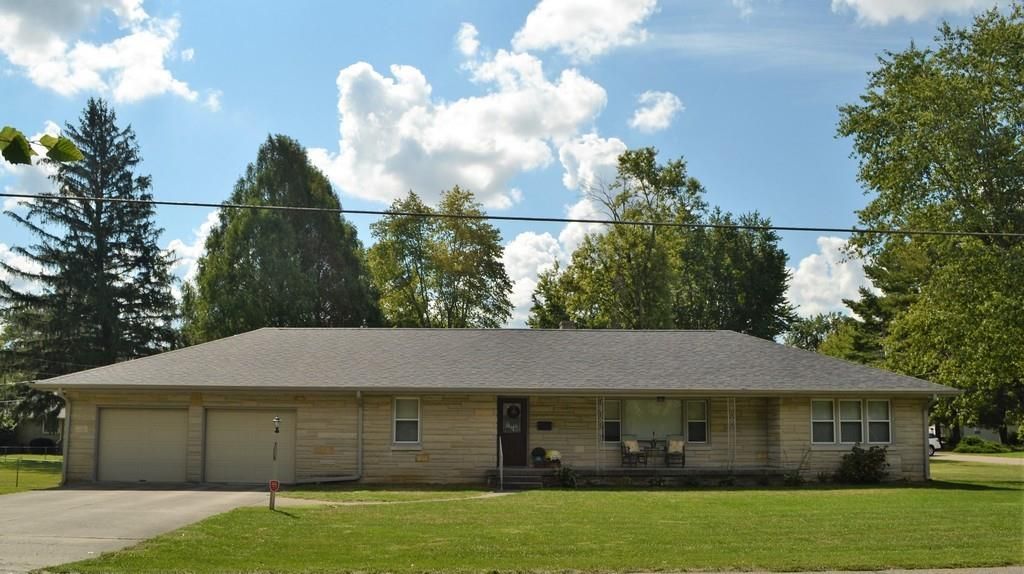 611 Rocky Ford Rd, Columbus, IN 47203