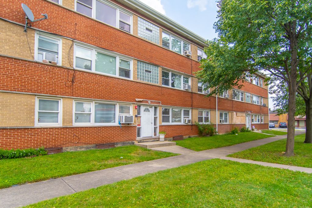547 Geneva Ave #301C, Bellwood, IL 60104