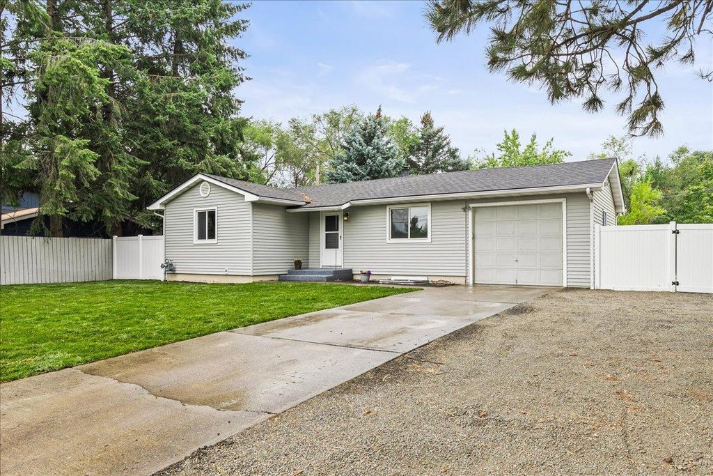 2812 S Pines Rd, Spokane, WA 99206
