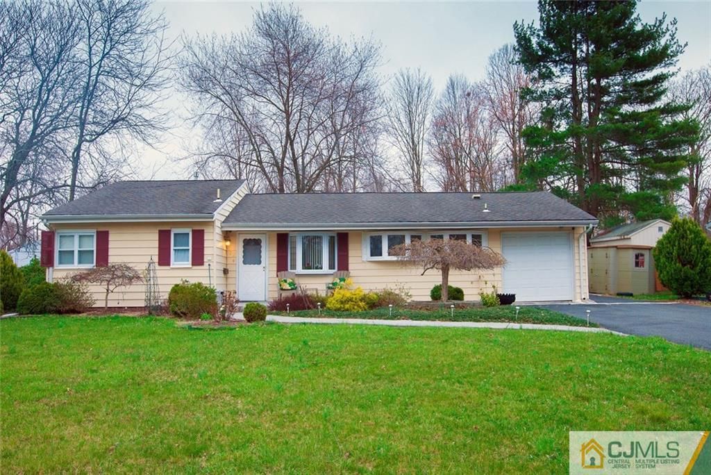 72 Kendall Rd, Kendall Park, NJ 08824