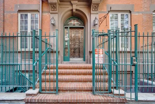 325 W 43rd St #2B, New York, NY 10036
