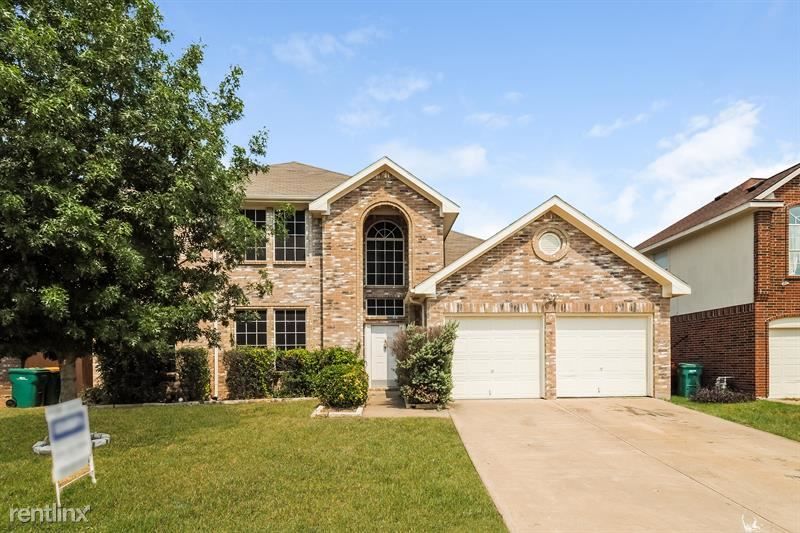809 Lowe Dr, Cedar Hill, TX 75104