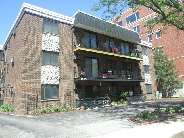 1650 Mill St #203, Des Plaines, IL 60016