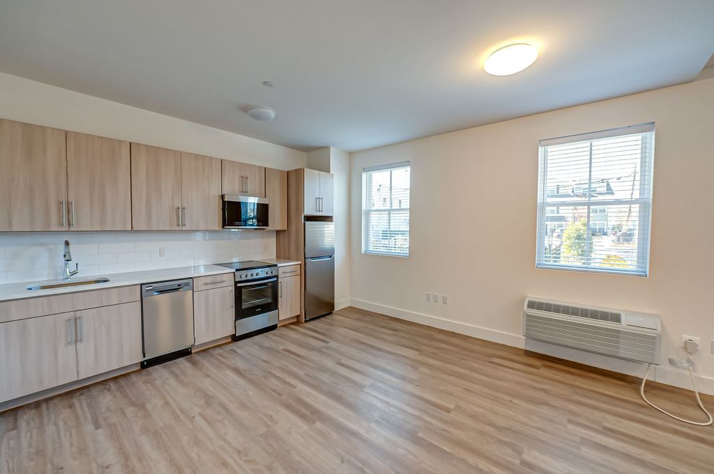 11 1st Ave #364, Bay Shore, NY 11706