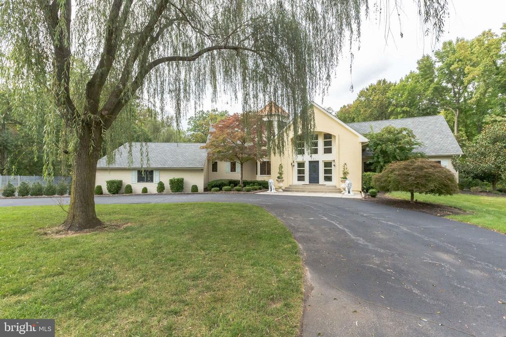 341 Tom Brown Rd, Moorestown, NJ 08057