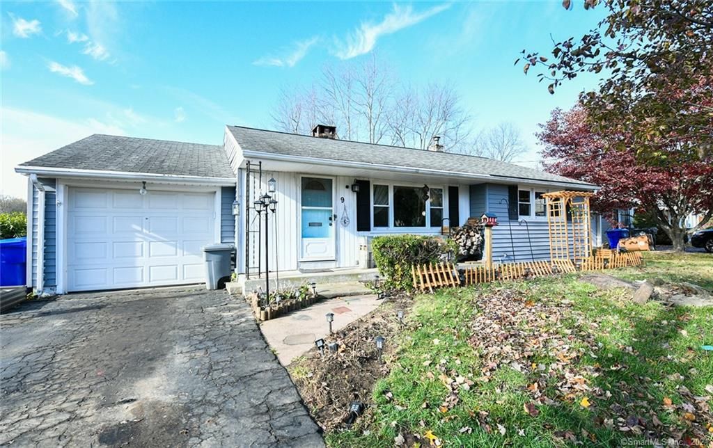 9 Hamilton Ct, Enfield, CT 06082