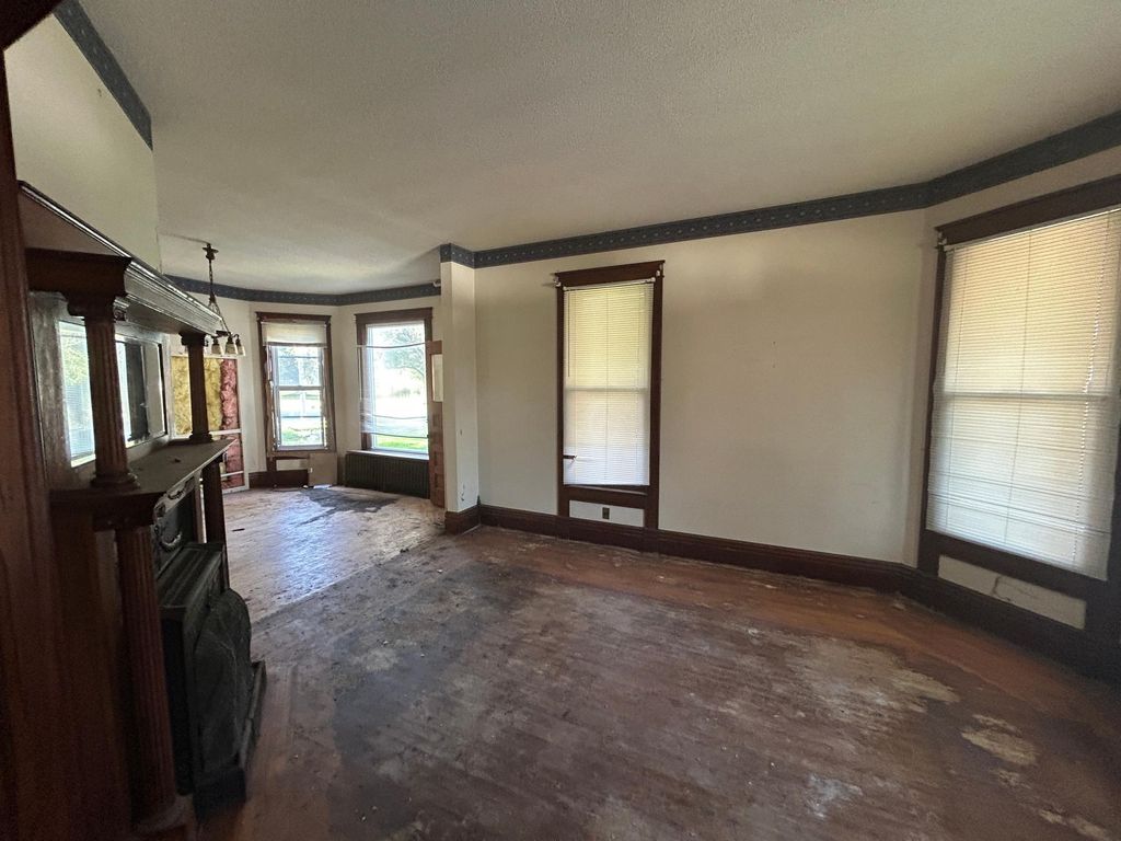 view 57th full size image of this home