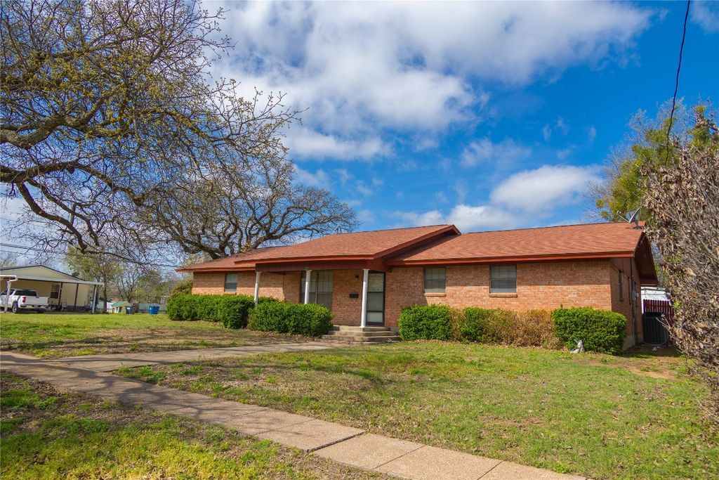 232 S Moseley St, De Leon, TX 76444 MLS 20559893 Trulia