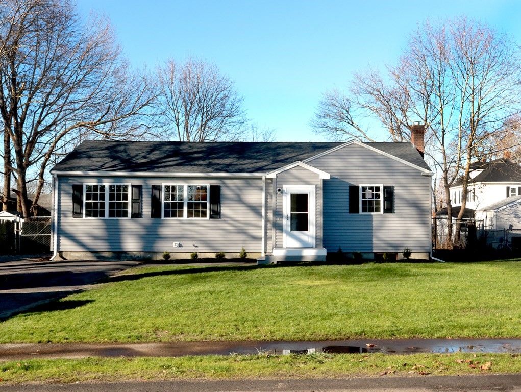 60 Forest St, Middleboro, MA 02346