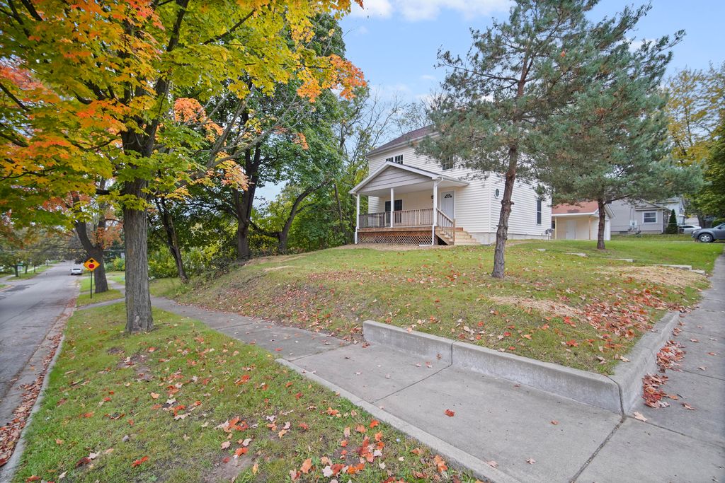 814 Homewild Ave, Jackson, MI 49201