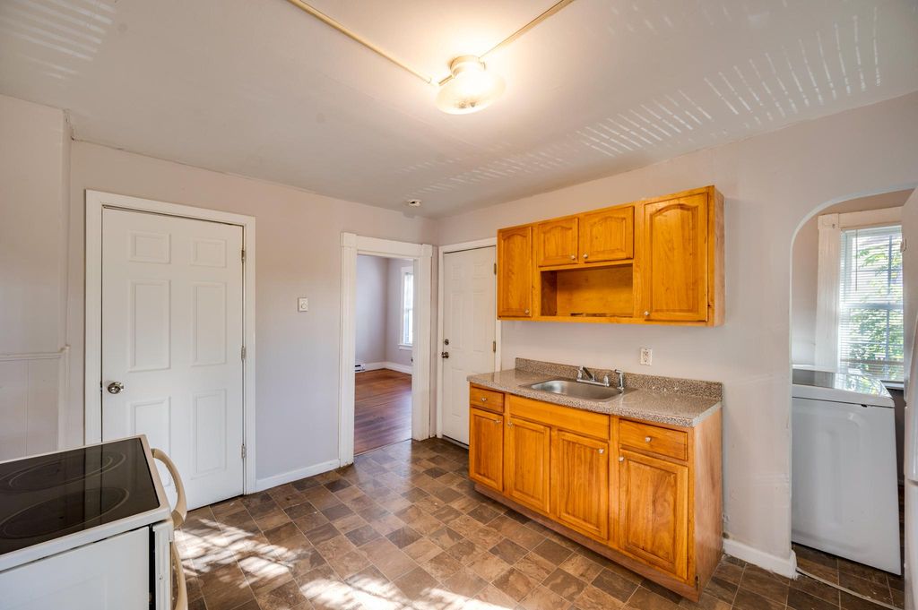 30 Easton Ave, Waterbury, CT 06704
