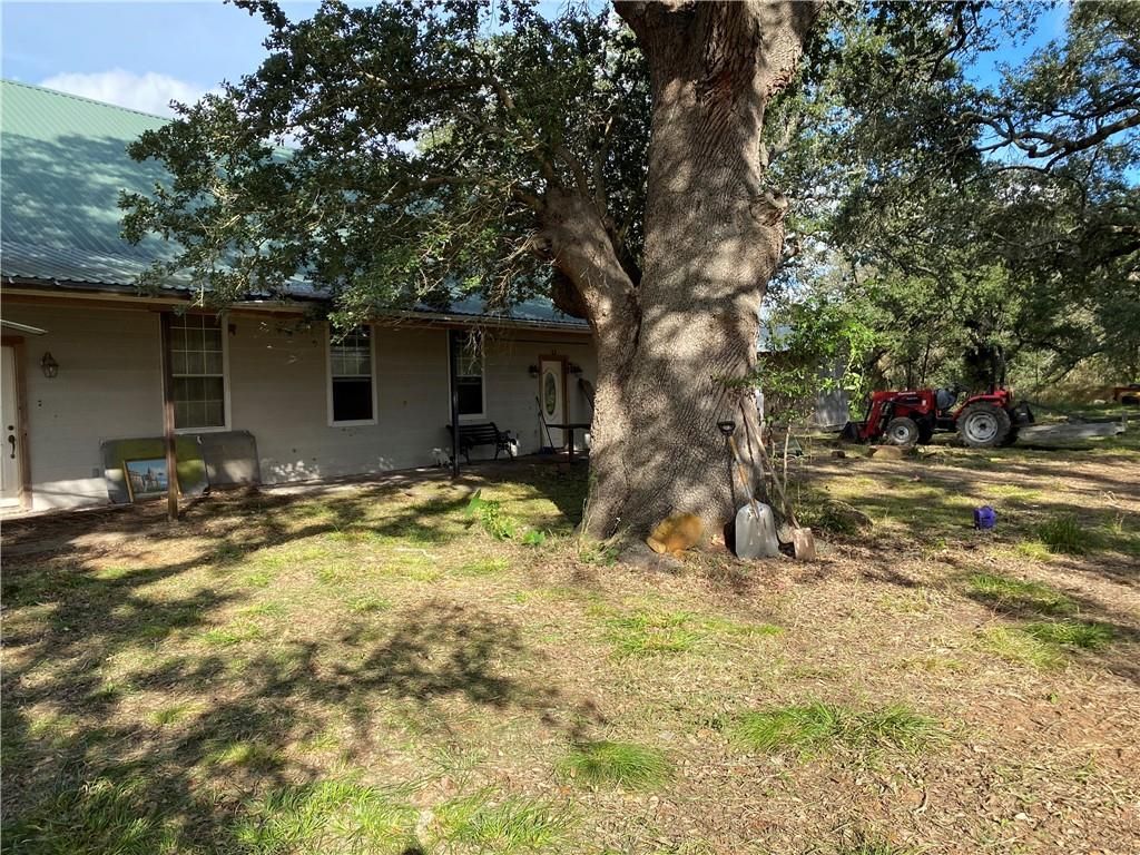 505 Greasy Bnd, Smithville, TX 78957