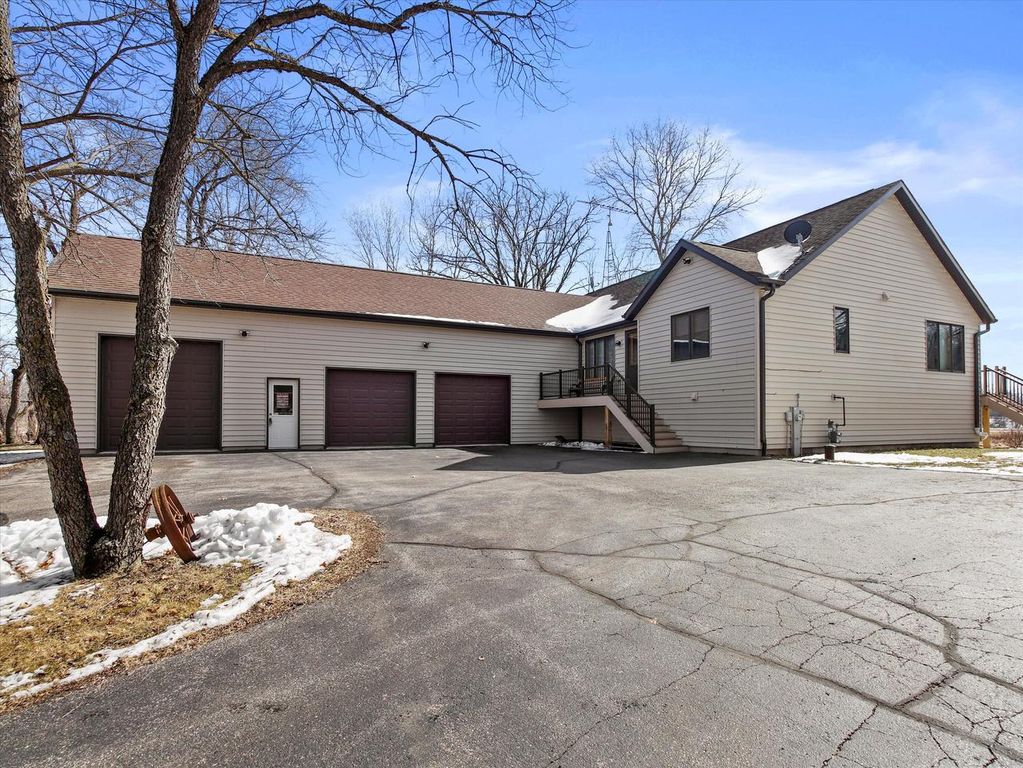 W8695 Territorial ROAD, Whitewater, WI 53190