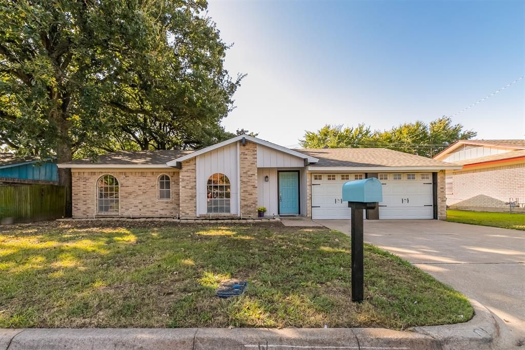 1108 S Thornbush Cir, Arlington, TX 76013