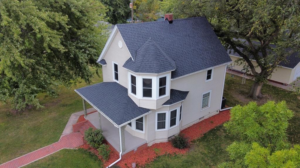 616 4th St, Shelton, NE 68876
