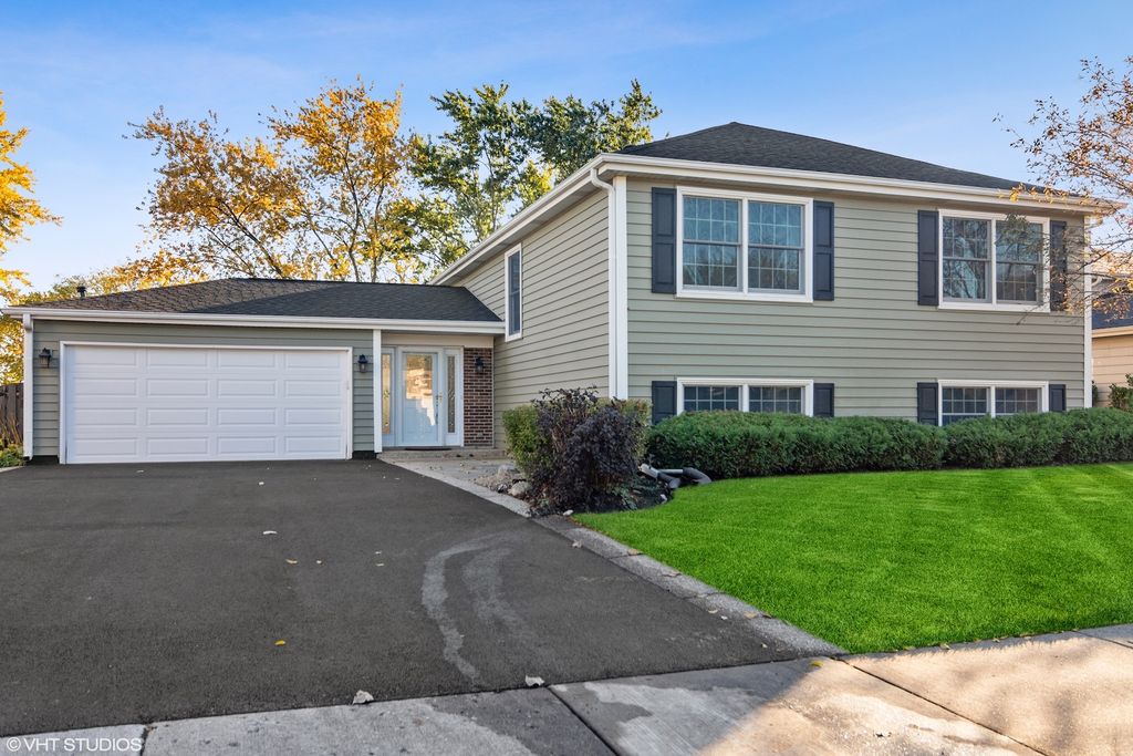 17 E Harbor Dr, Lake Zurich, IL 60047