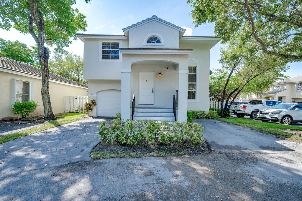 9949 NW 9th Ct, Plantation, FL 33324