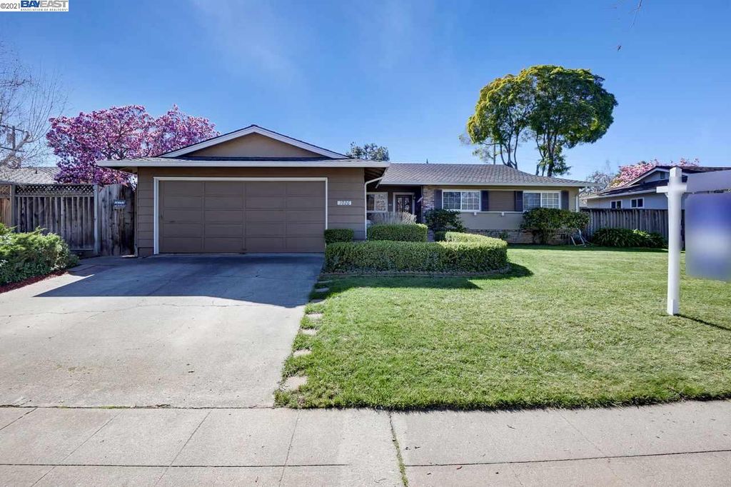 1026 W Homestead Rd, Sunnyvale, CA 4 Bed, 2 Bath Single