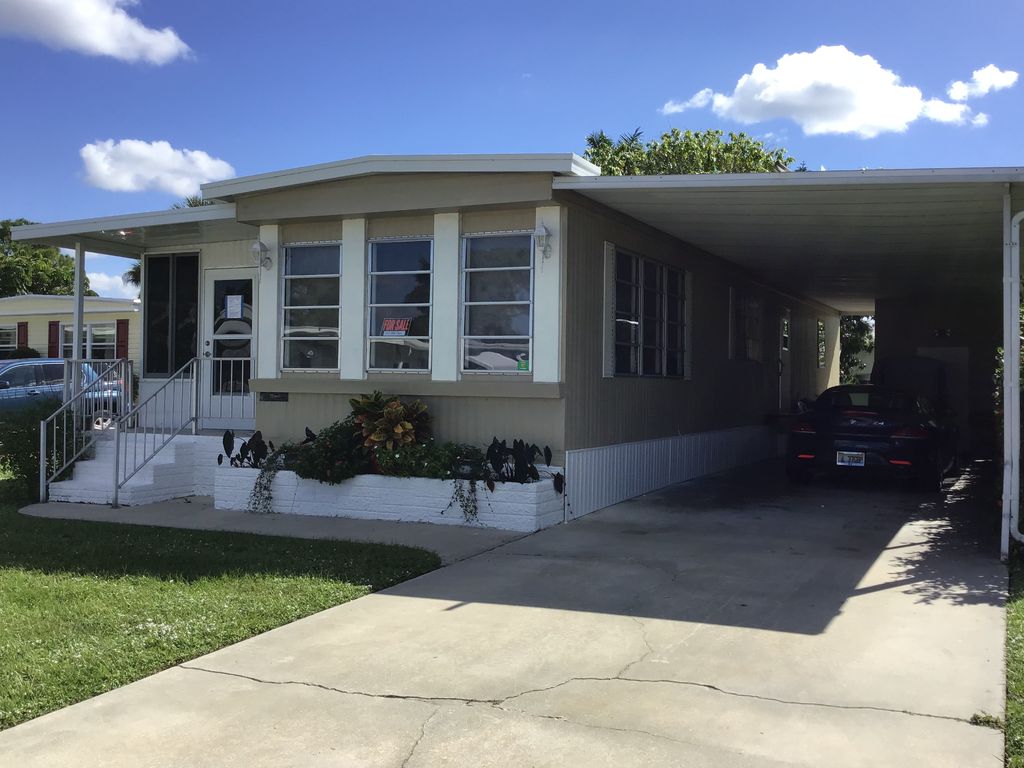 Simple Apartments On Spencer And Flamingo for Living room