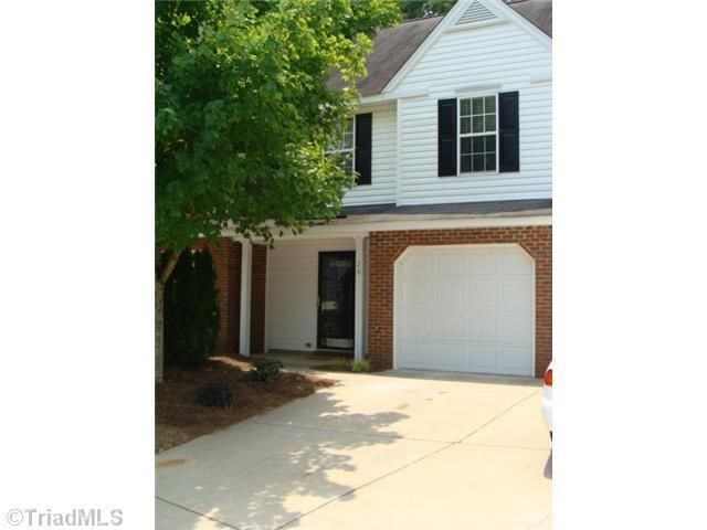26 Pickwick Pl, Greensboro, NC 27407