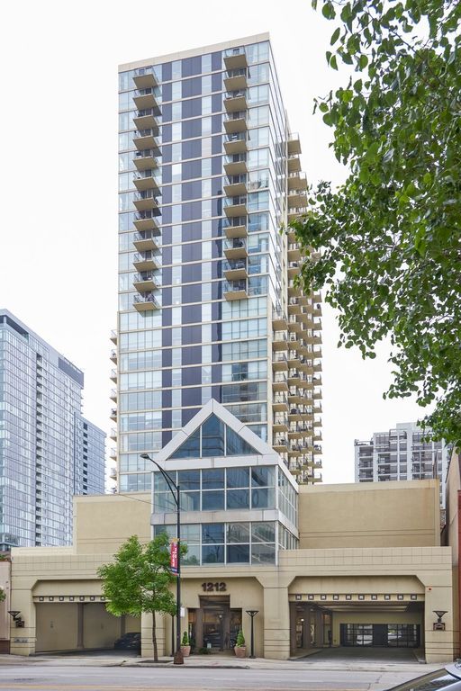 1212 N Lasalle St #901, Chicago, IL 60610