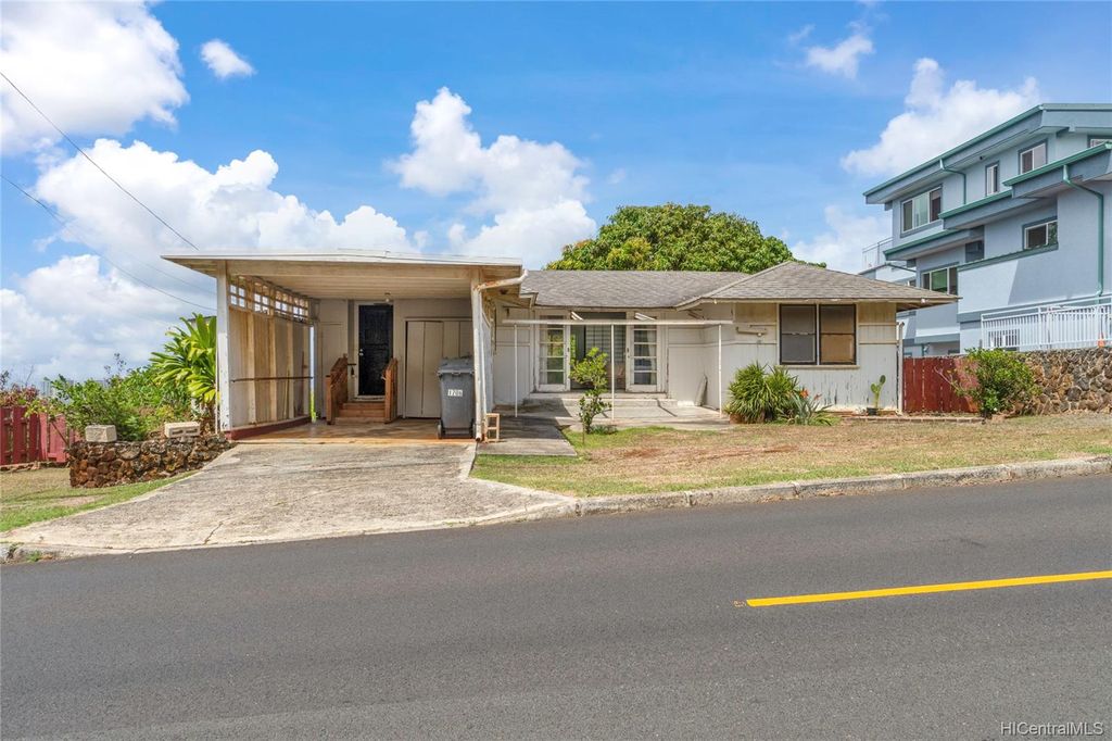 1706 Paula Dr, Honolulu, HI 96816