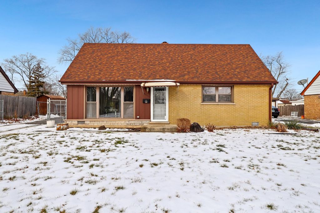8944 Fairlane Dr, Bridgeview, IL 60455