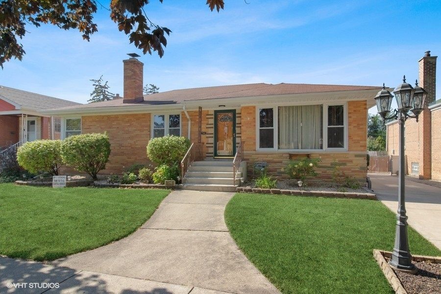 9638 S Harding Ave, Evergreen Park, IL 60805