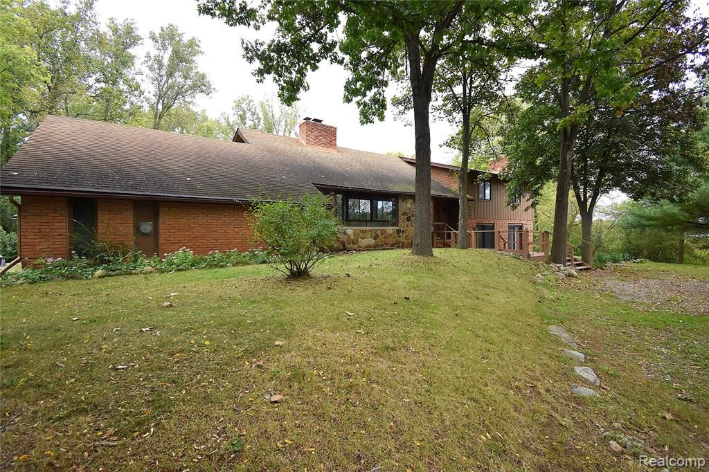 9039 Cattail Poin, Brighton, MI 48116