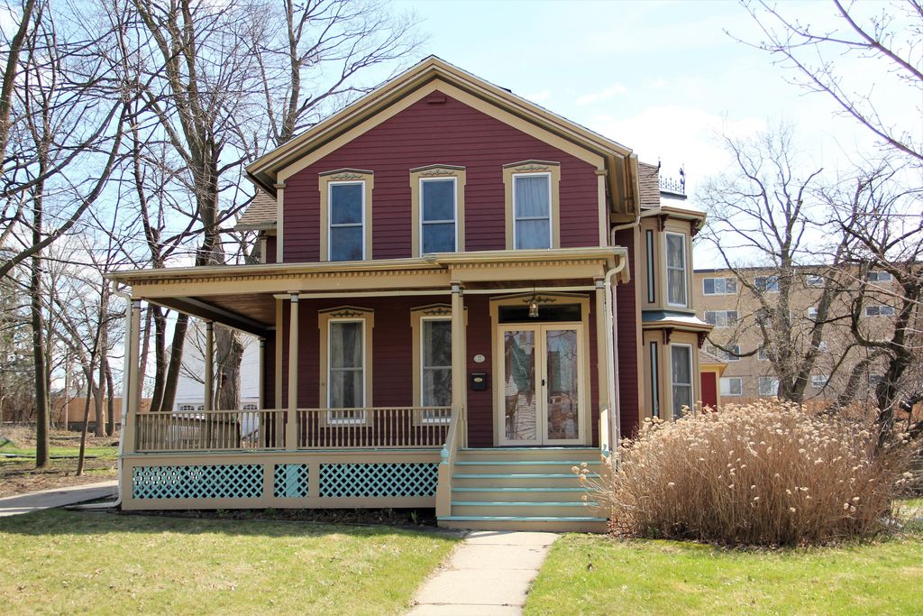 115 McCall St, Waukesha, WI 53186