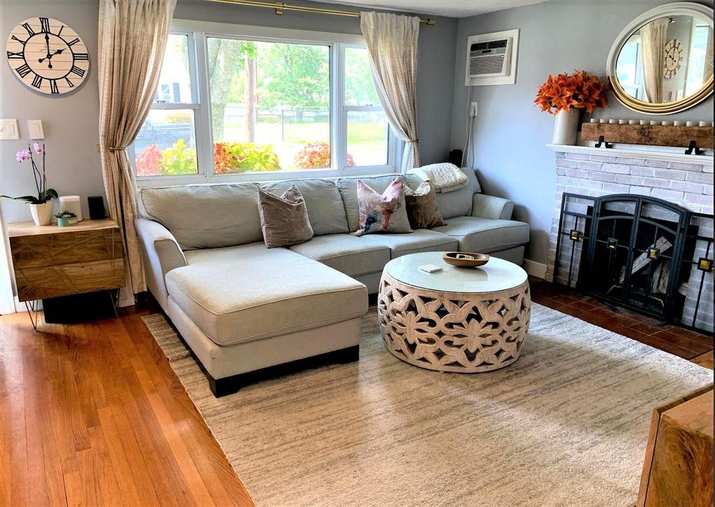 53 Gale St, Waltham, MA 02453