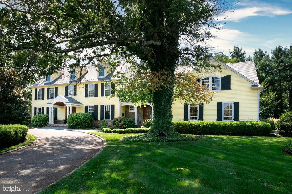 1 Broadacres Ct, Moorestown, NJ 08057