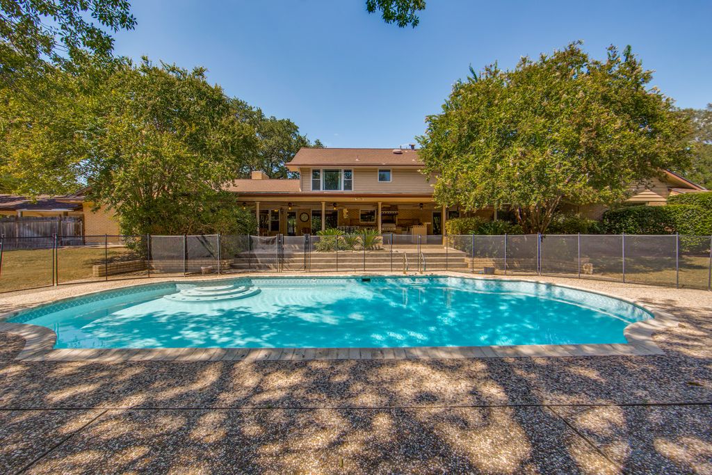 116 Riviera Dr, Castle Hills, TX 5 Bed, 4 Bath SingleFamily Home