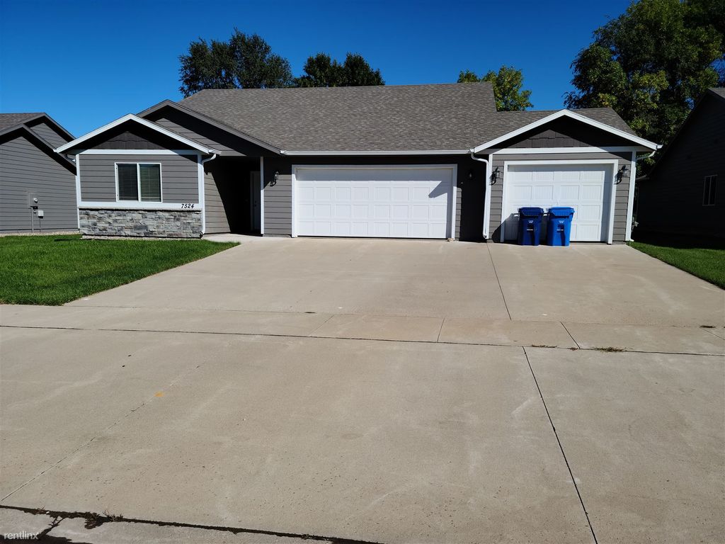 7516 S  Beal Ave, Sioux Falls, SD 57108