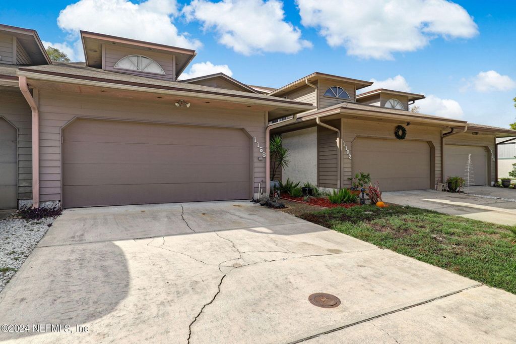 1158 FROMAGE Circle W, Jacksonville, FL 32225